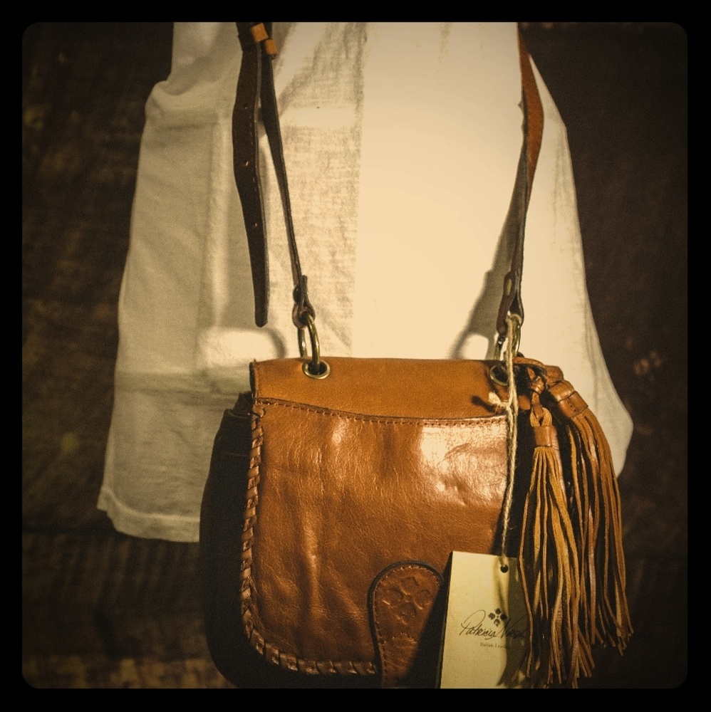 NWT~ Patricia Nash small crossbody.